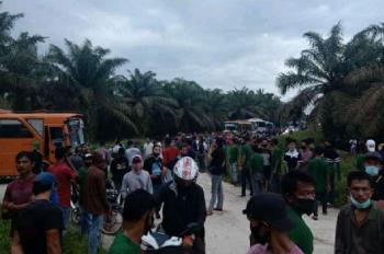 Berdalih Demo, Ratusan Orang jarah rumah Karyawan PT Langgam Harmoni